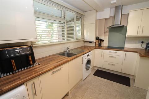 91 Denmark Gardens, Carshalton, SM5 2JN