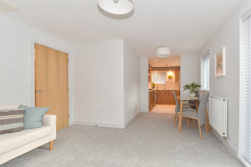 Lounge/Dining Area