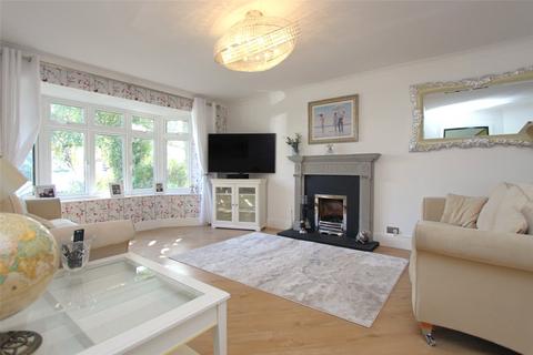 4 bedroom detached house to rent, Trinity Road, Rayleigh, Essex, SS6