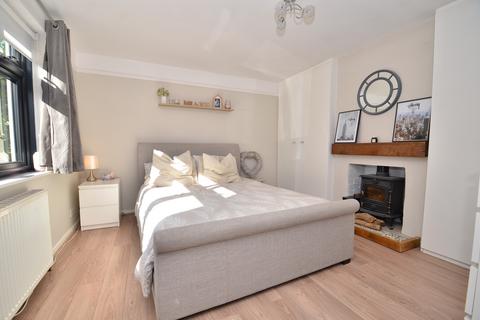 3 bedroom maisonette for sale, Little Oakley