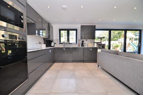 3 bedroom maisonette for sale, Little Oakley, Essex