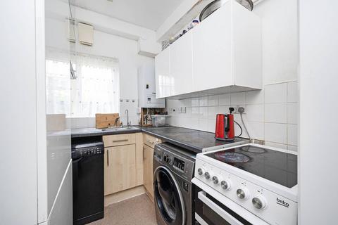 Studio for sale, Gibson Close, Stepney, London, E1