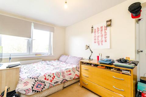 3 bedroom flat to rent, Ericcson Close, Putney, London, SW18