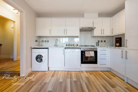 2 bedroom flat for sale, Lion Court, The Highway, London, E1W