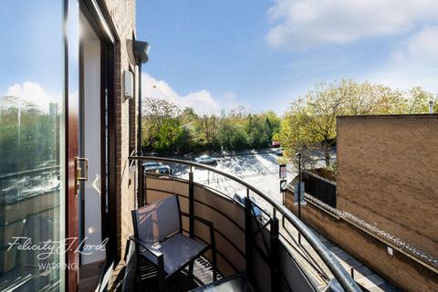 2 bedroom flat for sale, Lion Court, The Highway, London, E1W