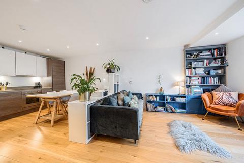 1 bedroom maisonette for sale, Gullivers Walk, London