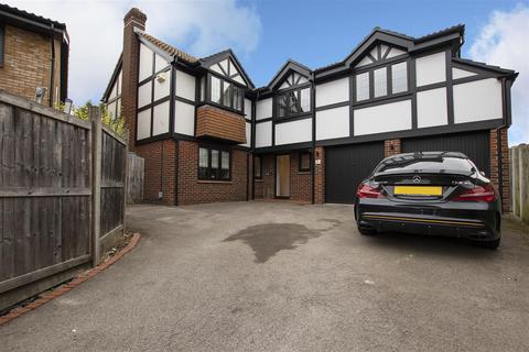 5 bedroom detached house to rent, Yew Close, West Cheshunt