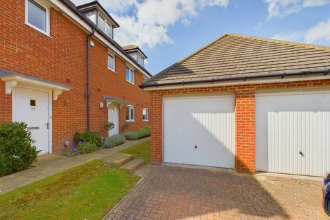 3 bedroom terraced house for sale, Pines Ridge, Horsham RH12