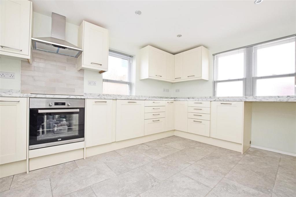 High Street, Hampton Hill 2 bed end of terrace house for sale £675,000