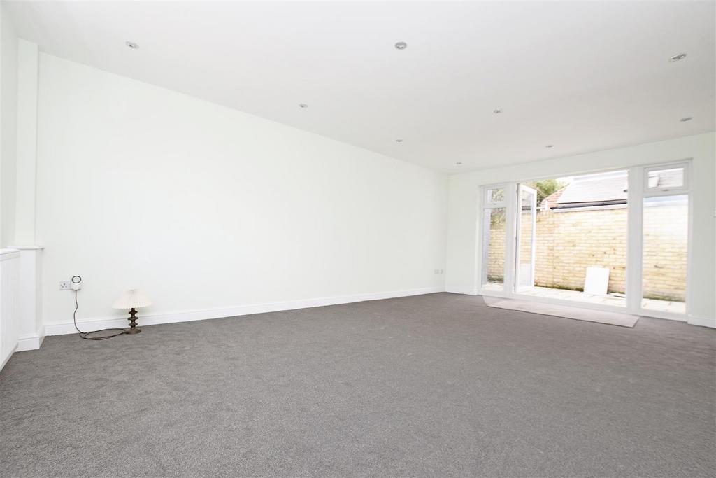 High Street, Hampton Hill 2 bed end of terrace house for sale £675,000