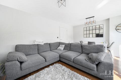 13 Mellowes Road, Hornchurch, RM11 1GF