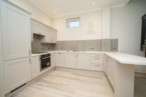 2 bedroom house to rent, Pinecrest Mews, Linslade