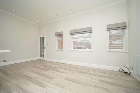 2 bedroom house to rent, Pinecrest Mews, Linslade