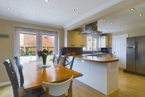 17 Kiplin Drive, Norton, Doncaster, DN6 9GD