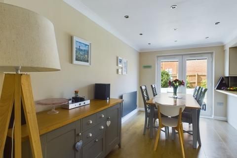 17 Kiplin Drive, Norton, Doncaster, DN6 9GD