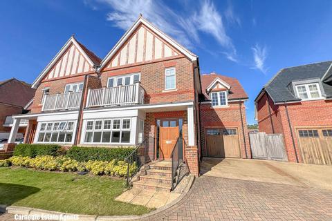 4 bedroom semi-detached house for sale, Newitt Court, Welwyn AL6