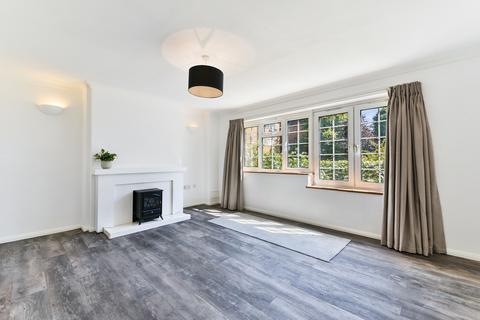 2 bedroom flat for sale, College Court, The Mall, Ealing W5