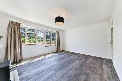 2 bedroom flat for sale, College Court, The Mall, Ealing W5