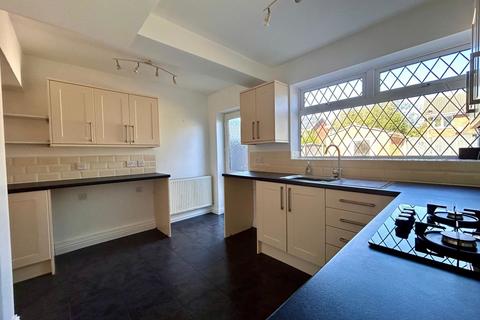 4 bedroom detached house to rent, Sherwood Road, Rainworth