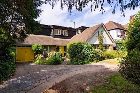 4 bedroom detached house for sale, Cockfosters Road, Barnet EN4