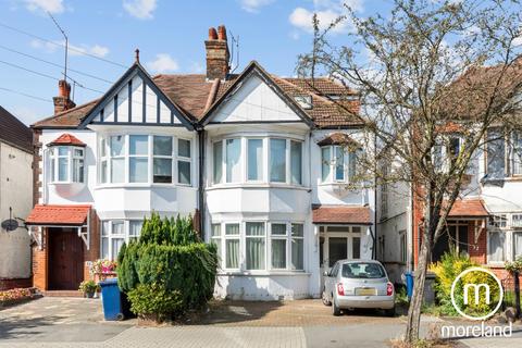 3 bedroom flat for sale, Highfield Avenue, London NW11