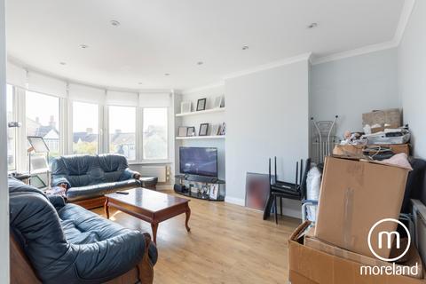 3 bedroom flat for sale, Highfield Avenue, London NW11