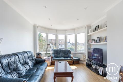 3 bedroom flat for sale, Highfield Avenue, London NW11