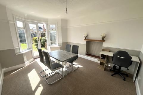 3 bedroom detached house for sale, Victoria Park Road, Ensbury Park