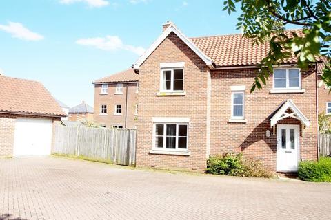 3 bedroom detached house to rent, Crocus Street, Wymondham NR18