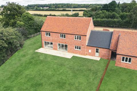 3 bedroom link detached house for sale, Quintessential North Norfolk Village