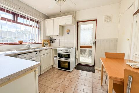 2 bedroom semi-detached bungalow for sale, Keswick Avenue, Hullbridge