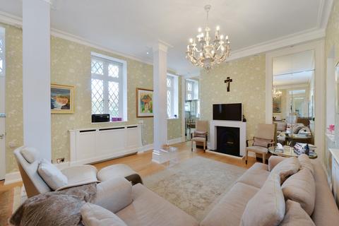 2 bedroom apartment to rent, Kensington Green, Kensington W8