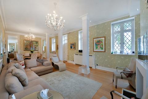 2 bedroom apartment to rent, Kensington Green, Kensington W8