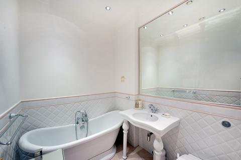 2 bedroom apartment to rent, Kensington Green, Kensington W8