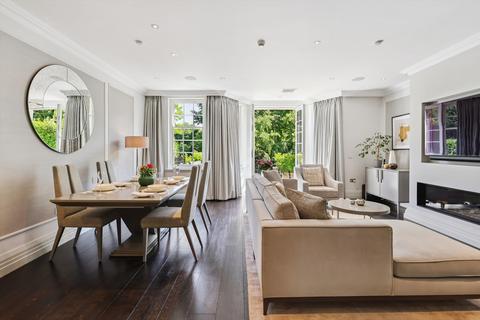 2 bedroom flat for sale, Leopold Court, Princess Square, Esher, Surrey, KT10