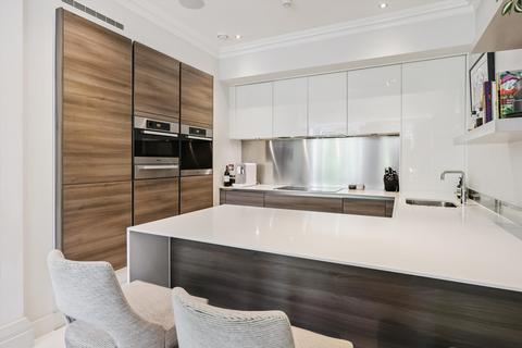 2 bedroom flat for sale, Leopold Court, Princess Square, Esher, Surrey, KT10