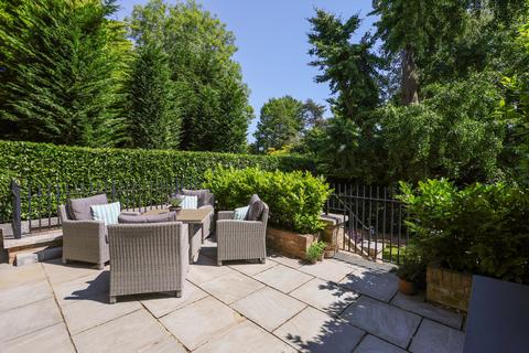2 bedroom flat for sale, Leopold Court, Princess Square, Esher, Surrey, KT10