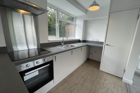 2 bedroom maisonette to rent, Woodford Road, Bramhall