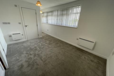 2 bedroom maisonette to rent, Woodford Road, Bramhall