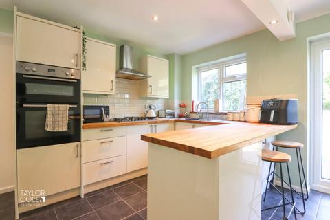 27 Cheviot, Wilnecote, Tamworth, B77 4JP