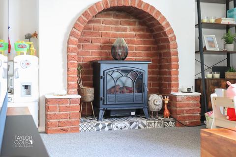 27 Cheviot, Wilnecote, Tamworth, B77 4JP