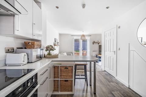 64 Buzzard Way, Cranbrook, Exeter, EX5 7GX