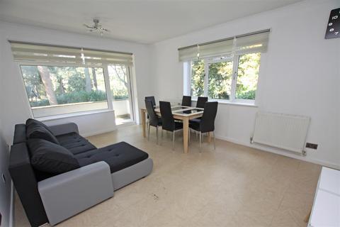 2 bedroom flat to rent, Manor Road, Bournemouth