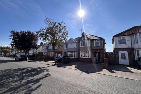 3 bedroom semi-detached house to rent, Cranleigh Gardens, Luton, Bedfordshire