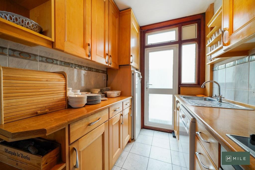 90 North Acton Road - J85va PK9 N4qn No Rp6ena
