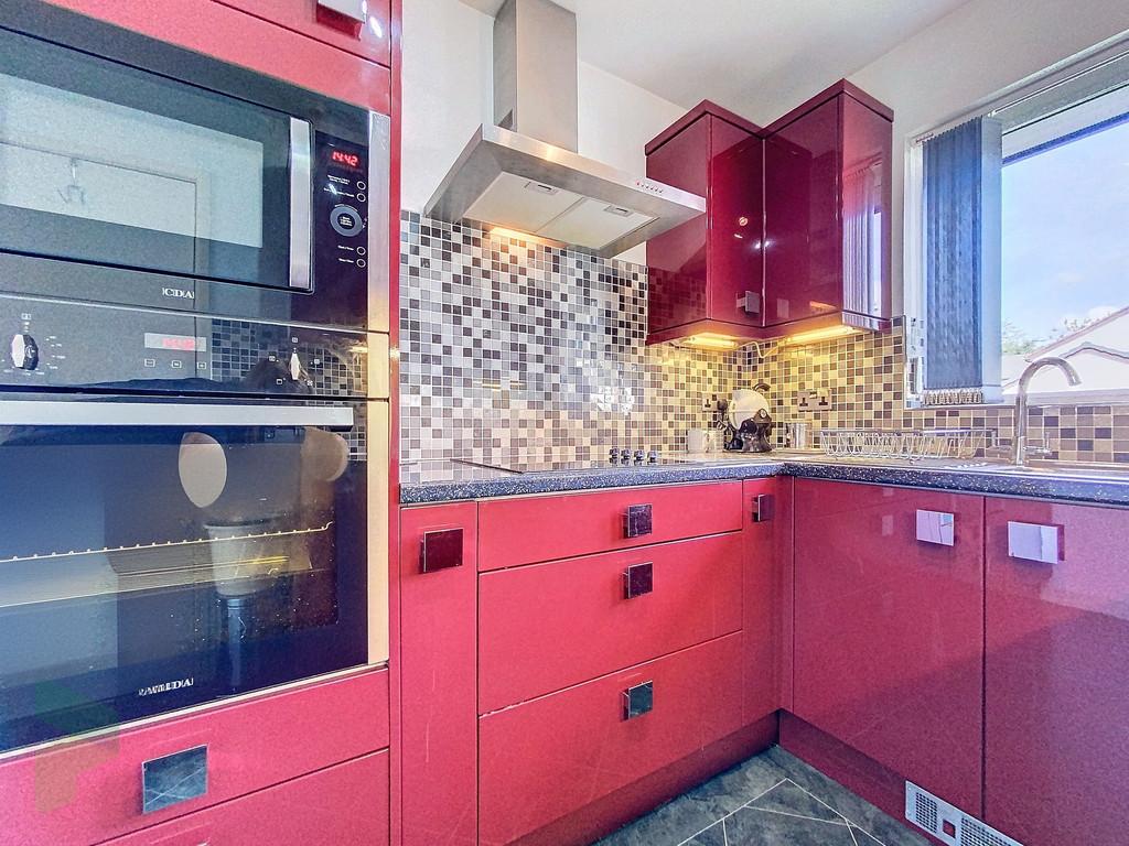 Fully Fitted Kitchen