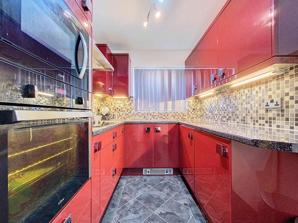 Fully Fitted Kitchen