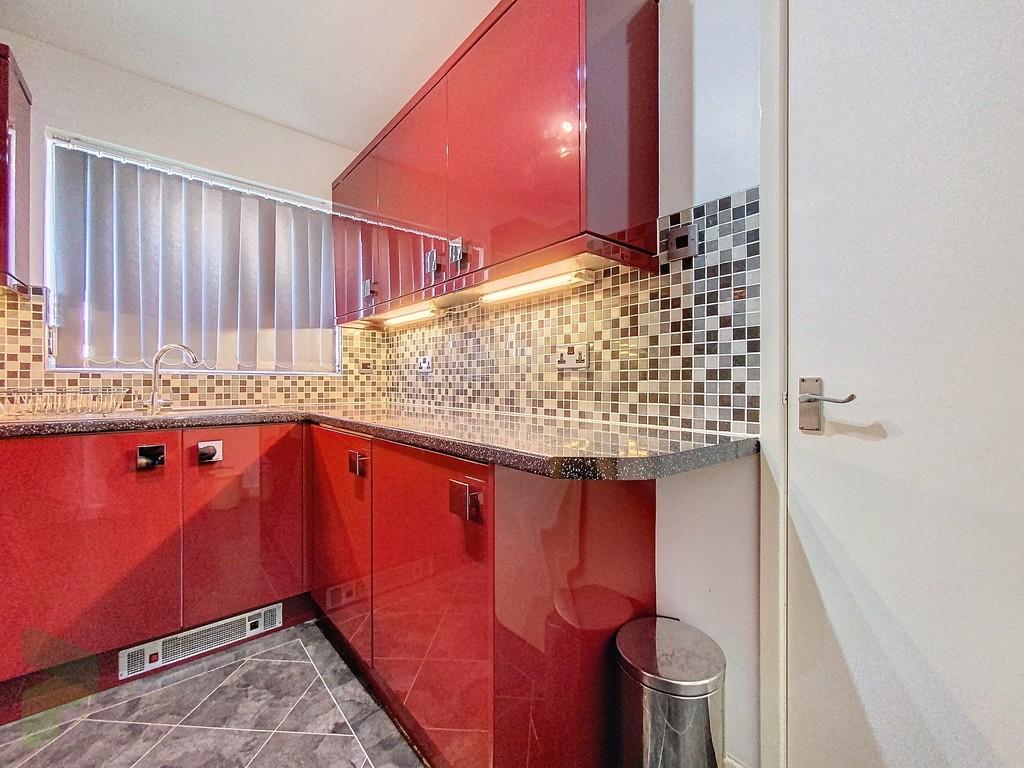 Fully Fitted Kitchen