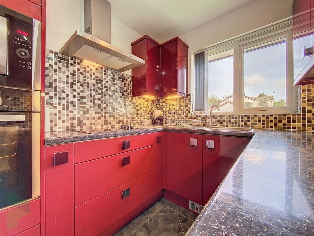 Fully Fitted Kitchen