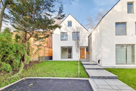 5 bedroom detached house for sale, Acorn Close, Wembley